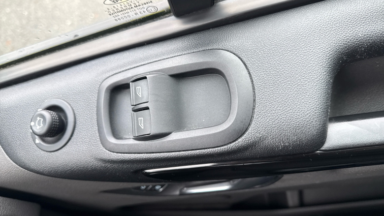 Ford Transit Custom 300 L2 Diesel Fwd 2.0 EcoBlue 130ps Low Roof Limited Van